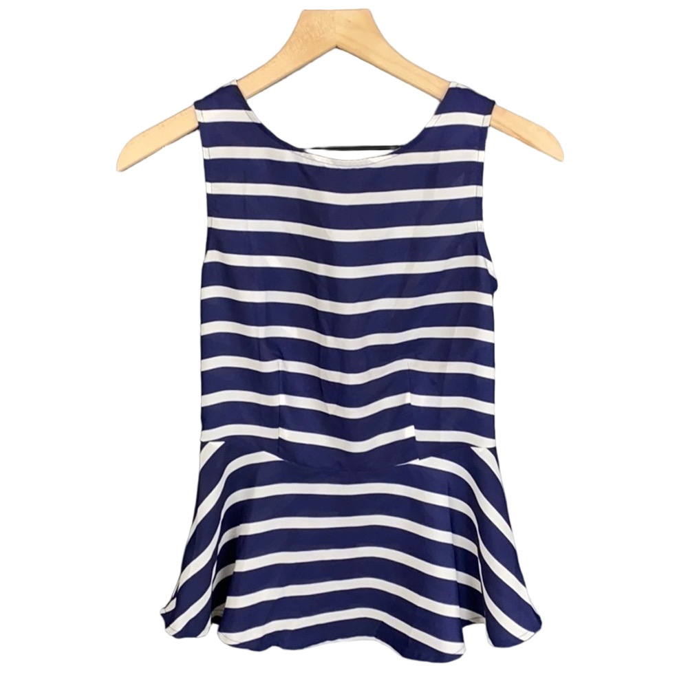 𝅺nwt Adorable tie back top